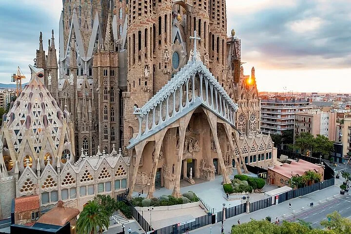 Billet Coupe-File Sagrada Familia : Accès direct au chef-d'œuvre de Gaudi